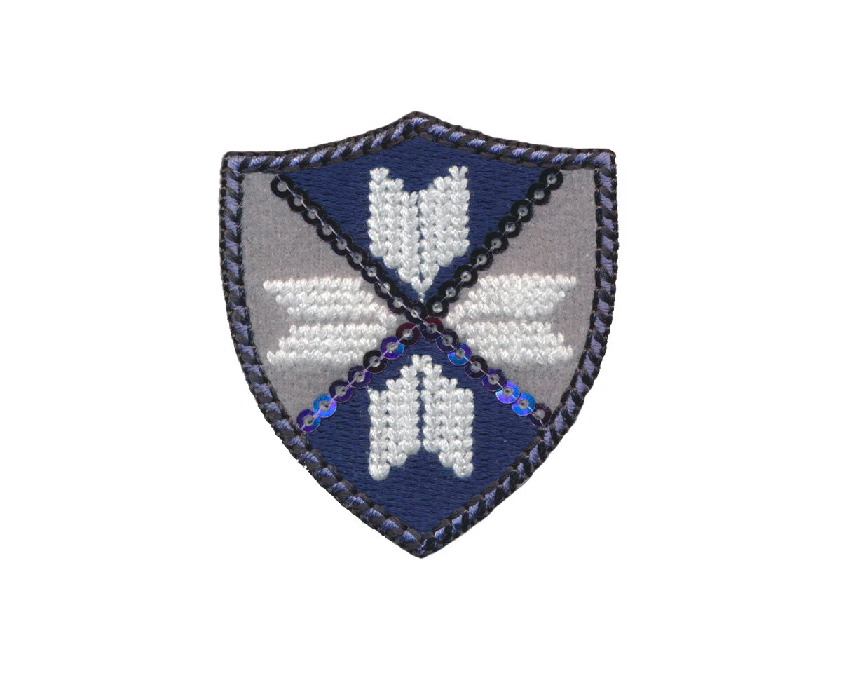 Applikation CROSS EMBLEM, Wappen mit Pailletten, dunkelblau-weiß-grau