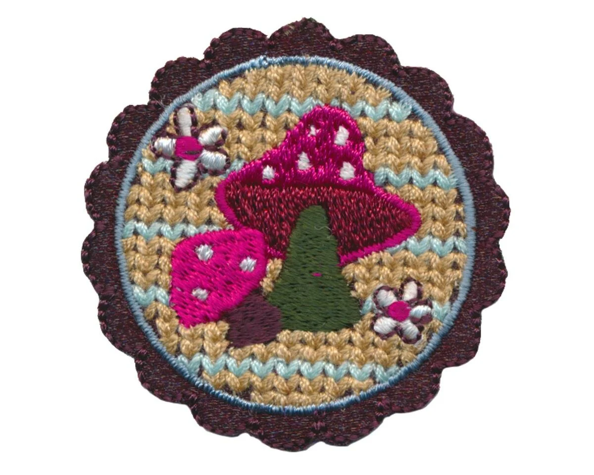 Applikation PURPUR MANTEL, Emblem Fliegenpilz, fuchsia-braun