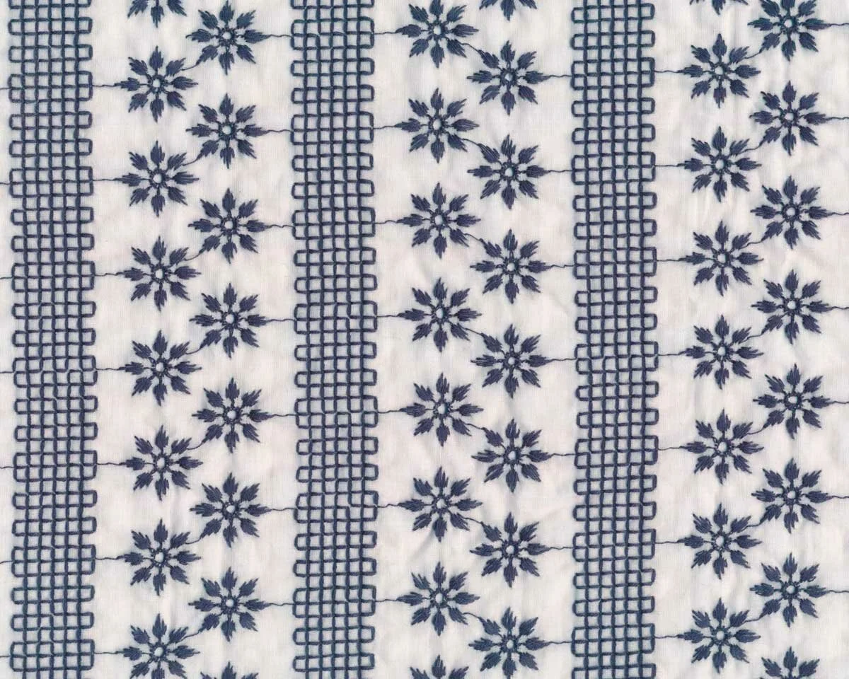 Baumwoll-Batist LANI mit Lochstickerei, Blüten-Streifen, blaugrau, Toptex