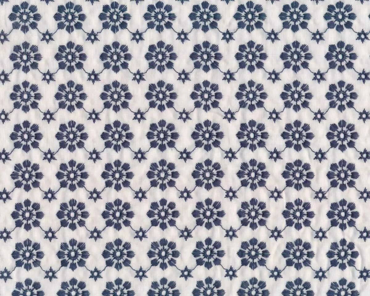Baumwoll-Batist LANI mit Lochstickerei, Blumen, blaugrau, Toptex