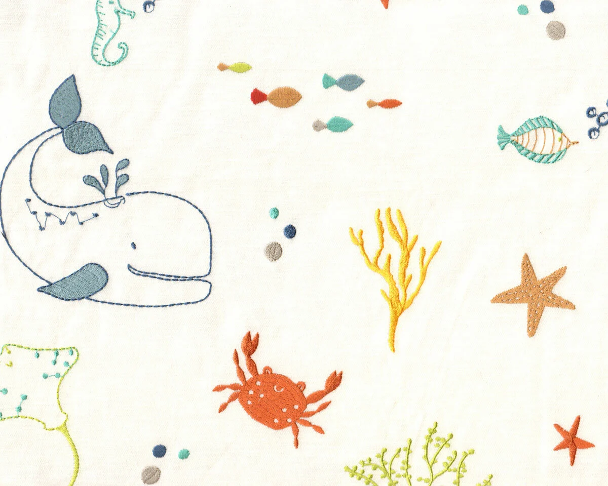 Dekostoff mit Stickerei BIG ADVENTURE, Unterwasser-Welt, Clarke & Clarke