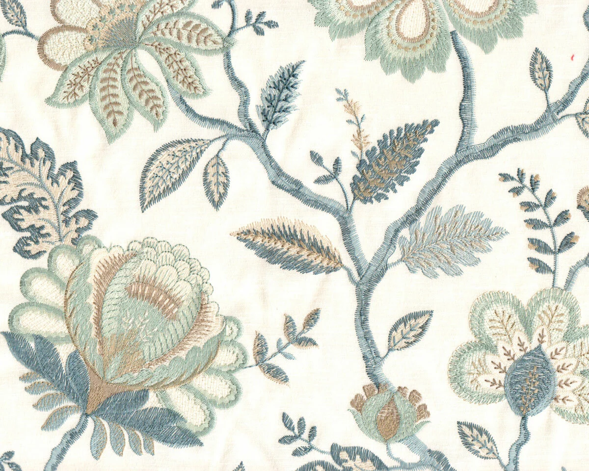 Dekostoff mit Stickerei VINTAGE, Ornamentblüten, taubenblau, Clarke & Clarke