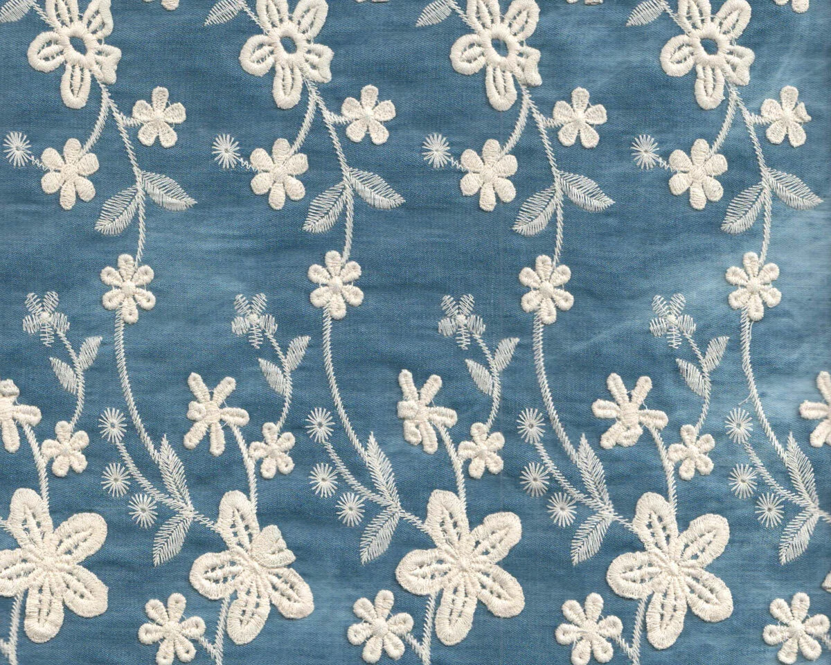 Designer Batik-Jeansstoff BLUMA, 3D-Blumenbordüre, jeansblau