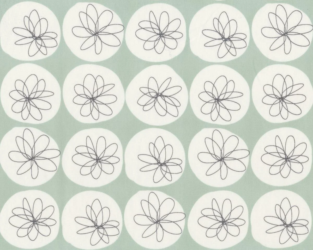 Feiner Popeline-Patchworkstoff GOSSAMER, Blüten-Kreise, helles mintgrün