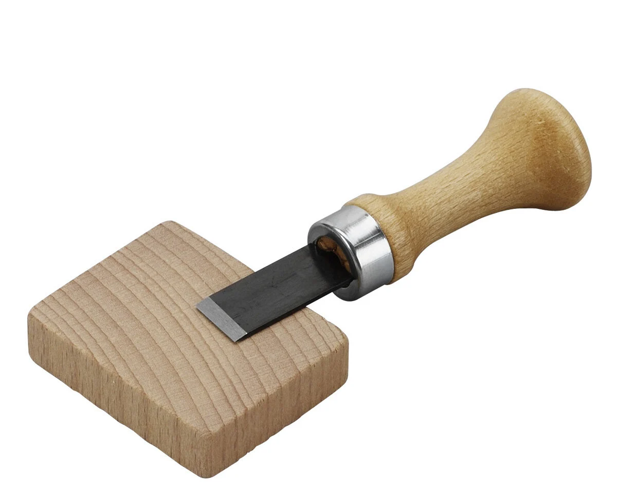Knopflochstecher mit Holzunterlage, Bernina