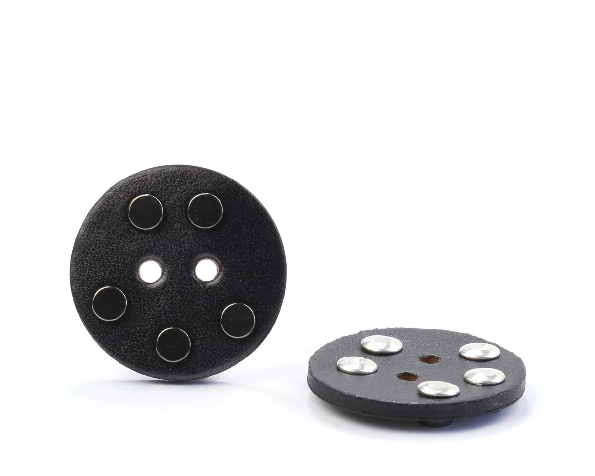Lederknopf mit Titan-Nieten DIE ÄRZTE, echtes Leder, schwarz