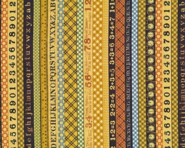 Patchworkstoff "ABC Primer", Bänderstreifen mit Zahlen, Buchstaben und Uhren, goldgelb-dunkelbraun
