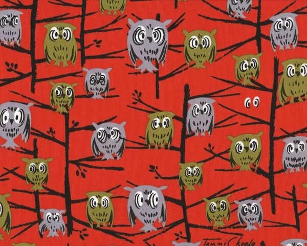 Patchworkstoff "Hoot" mit witzigen Eulen, rot