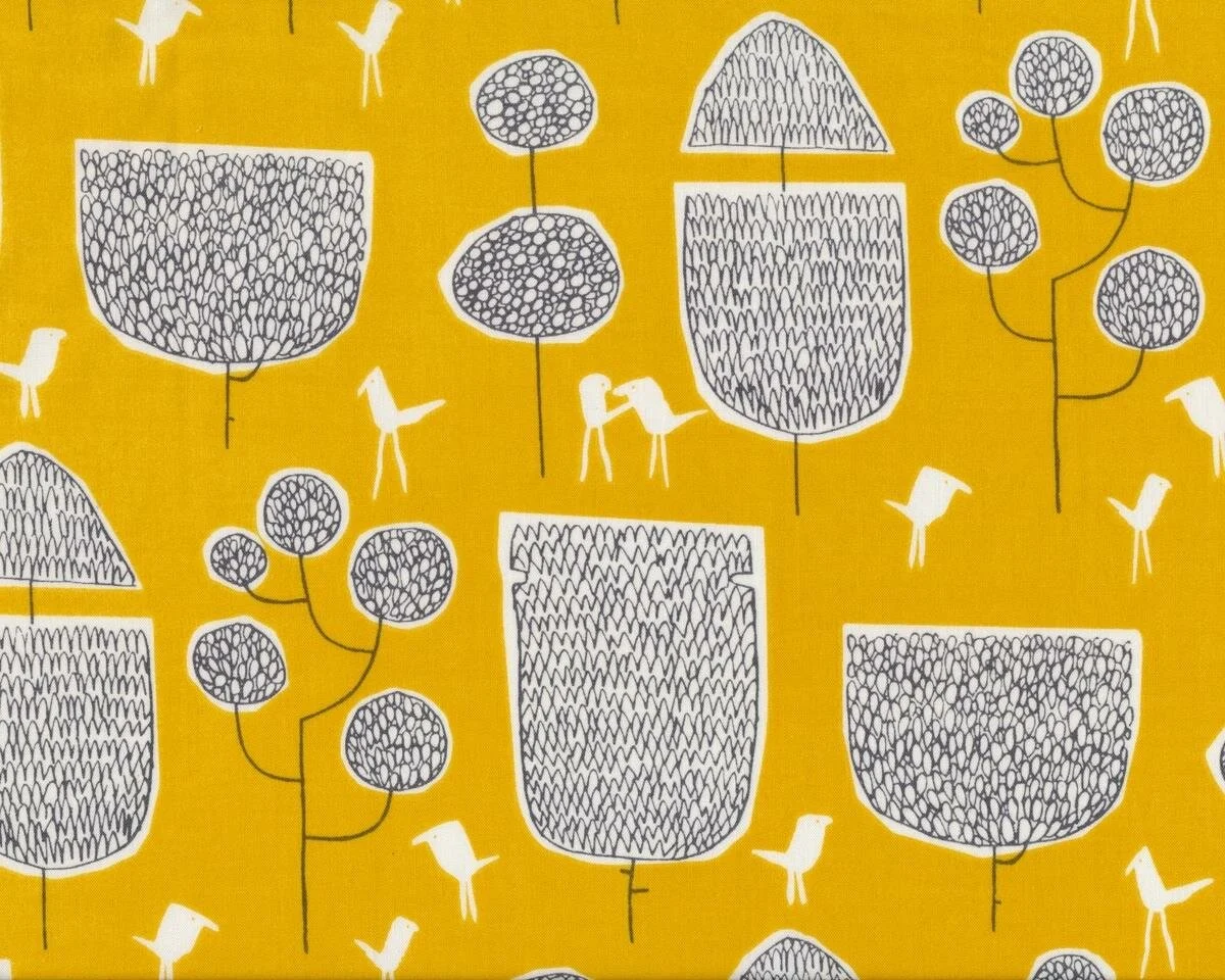 Patchworkstoff Organic Cotton YOYOGI PARK, Strichel-Bäume und Vögel, senfgelb