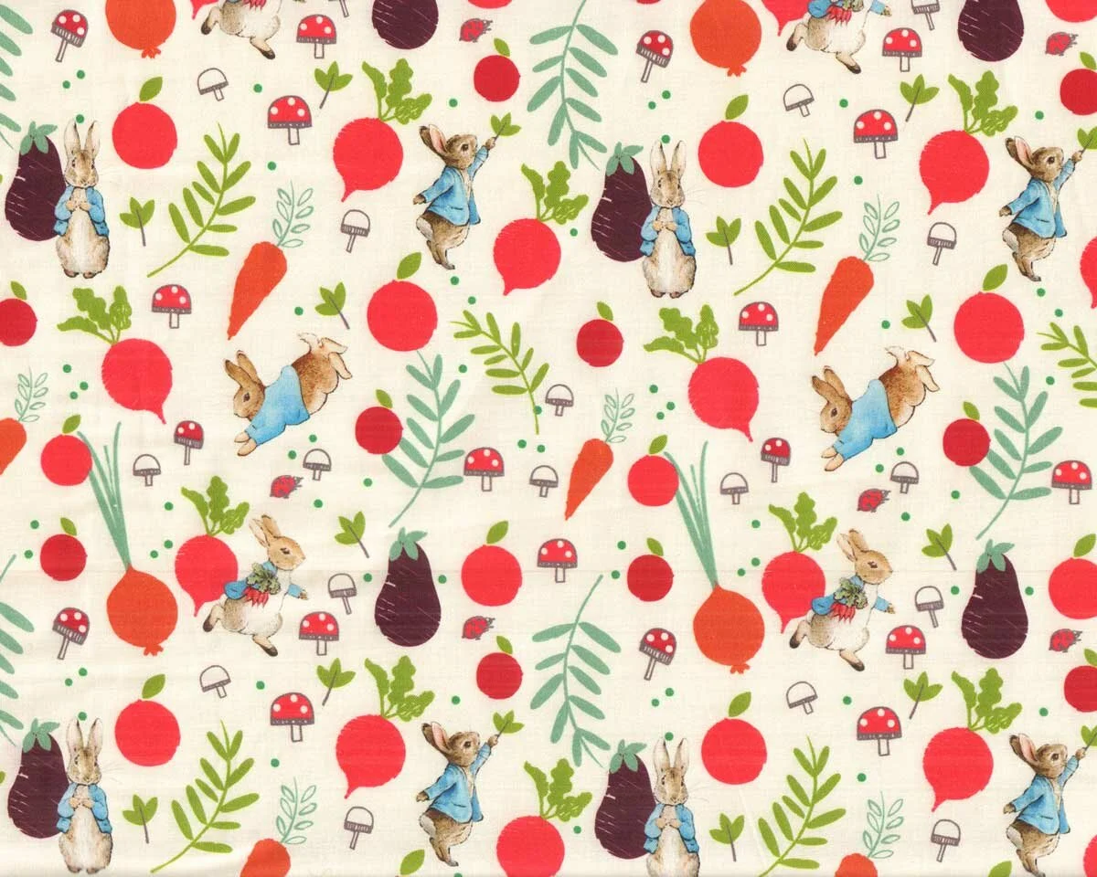 Patchworkstoff PETER RABBIT, Hase mit Gemüse, weiß, Beatrix Potter